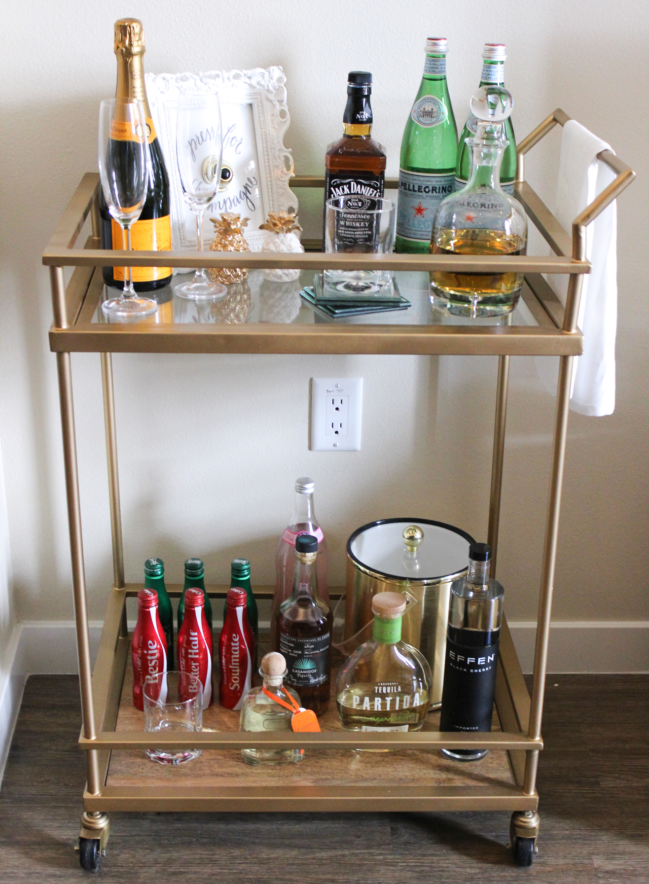 How To Style a Bar Cart | StyledbyBlondie.com