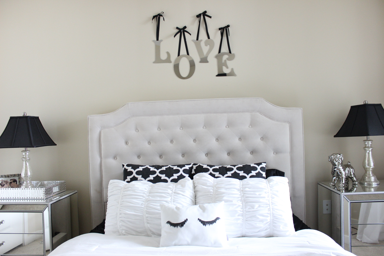Black & White Bedroom Decor | StyledByBlondie.com