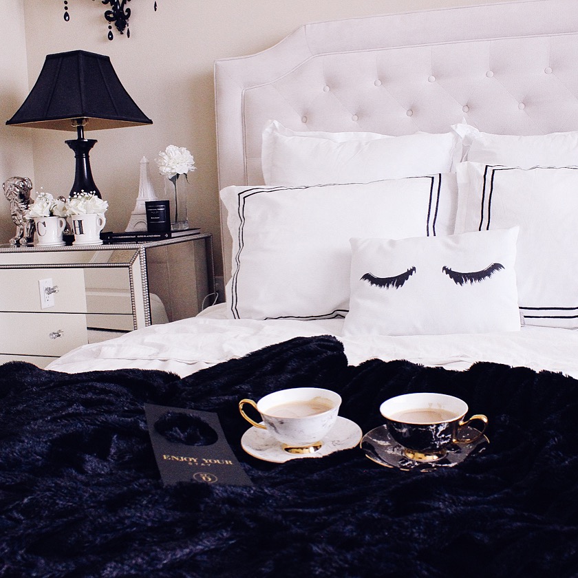 Black & White Bedroom Decor | BlondieintheCity.com