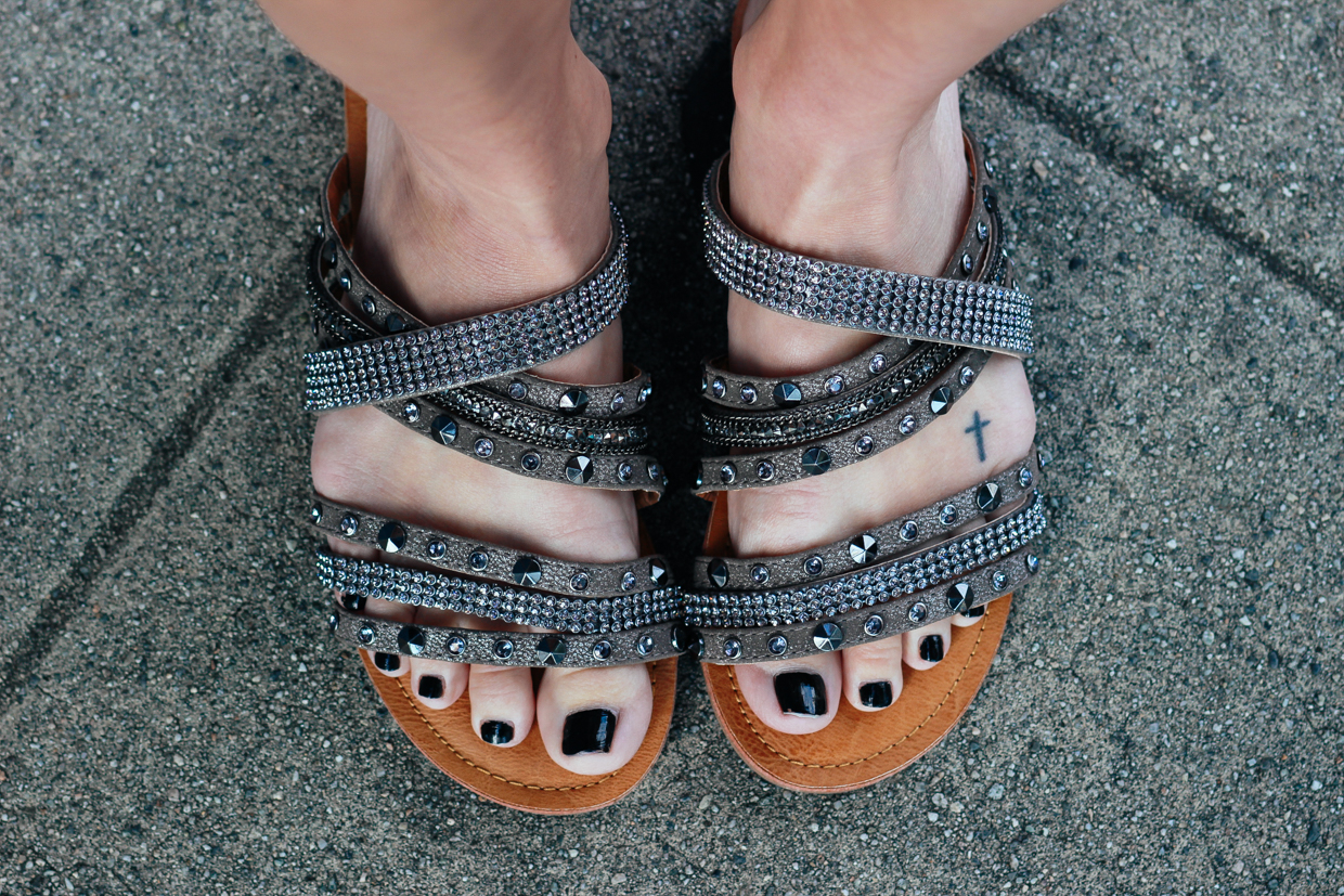 Blondie in the City | Grey Strapped Sandals
