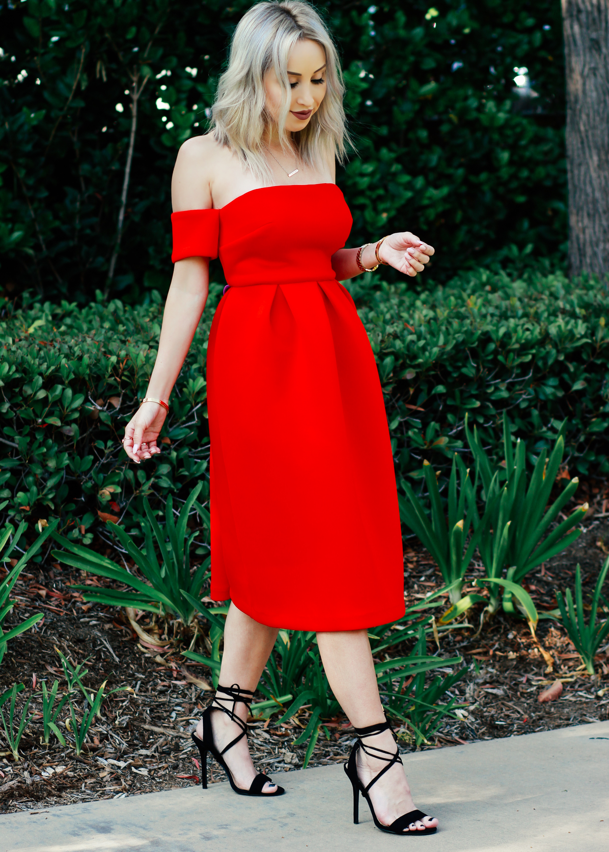 Blondie in the City | Chic Red Dress | Elegant Red Dress | @makemechic