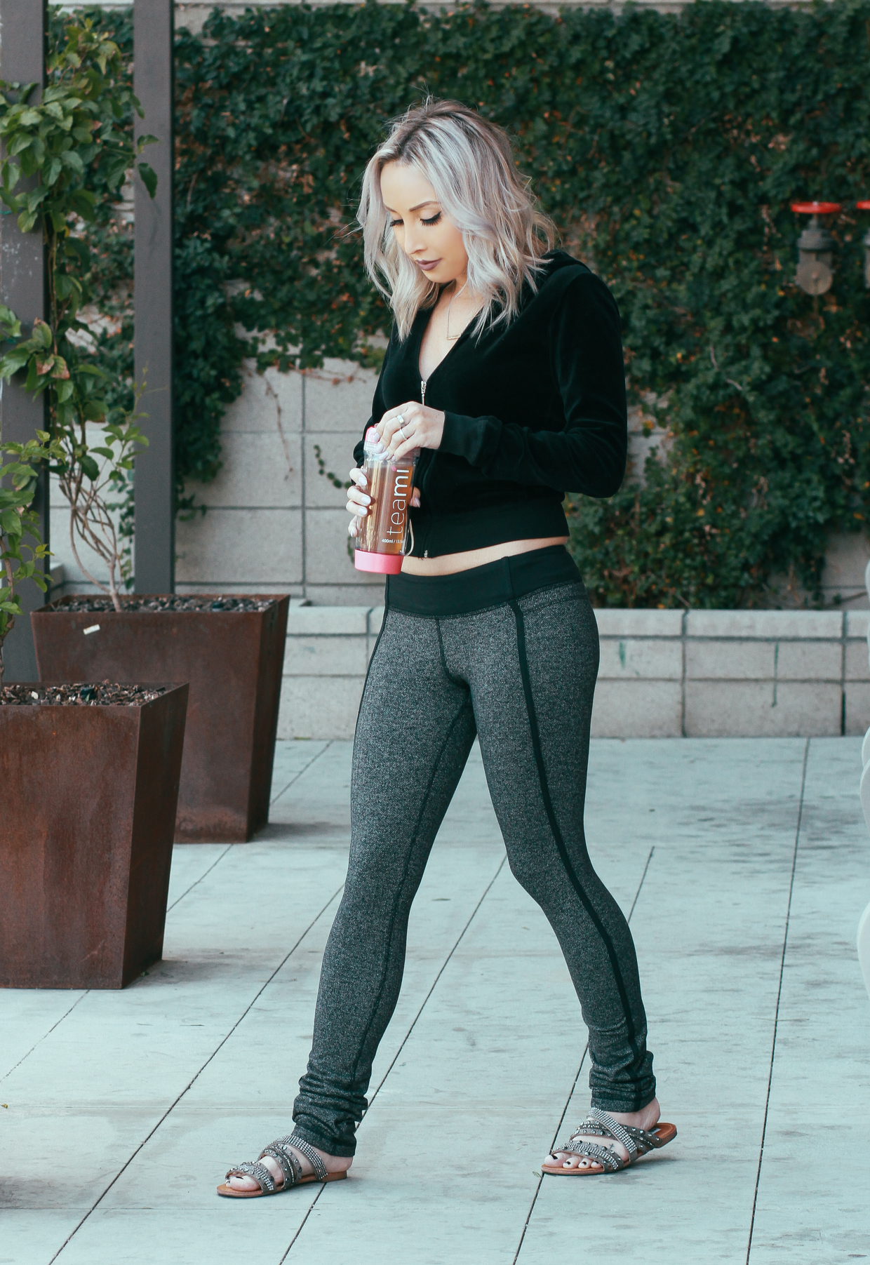 Blondie in the City | Teami Blends, @lululemon pants, Juicy Couture Jacket