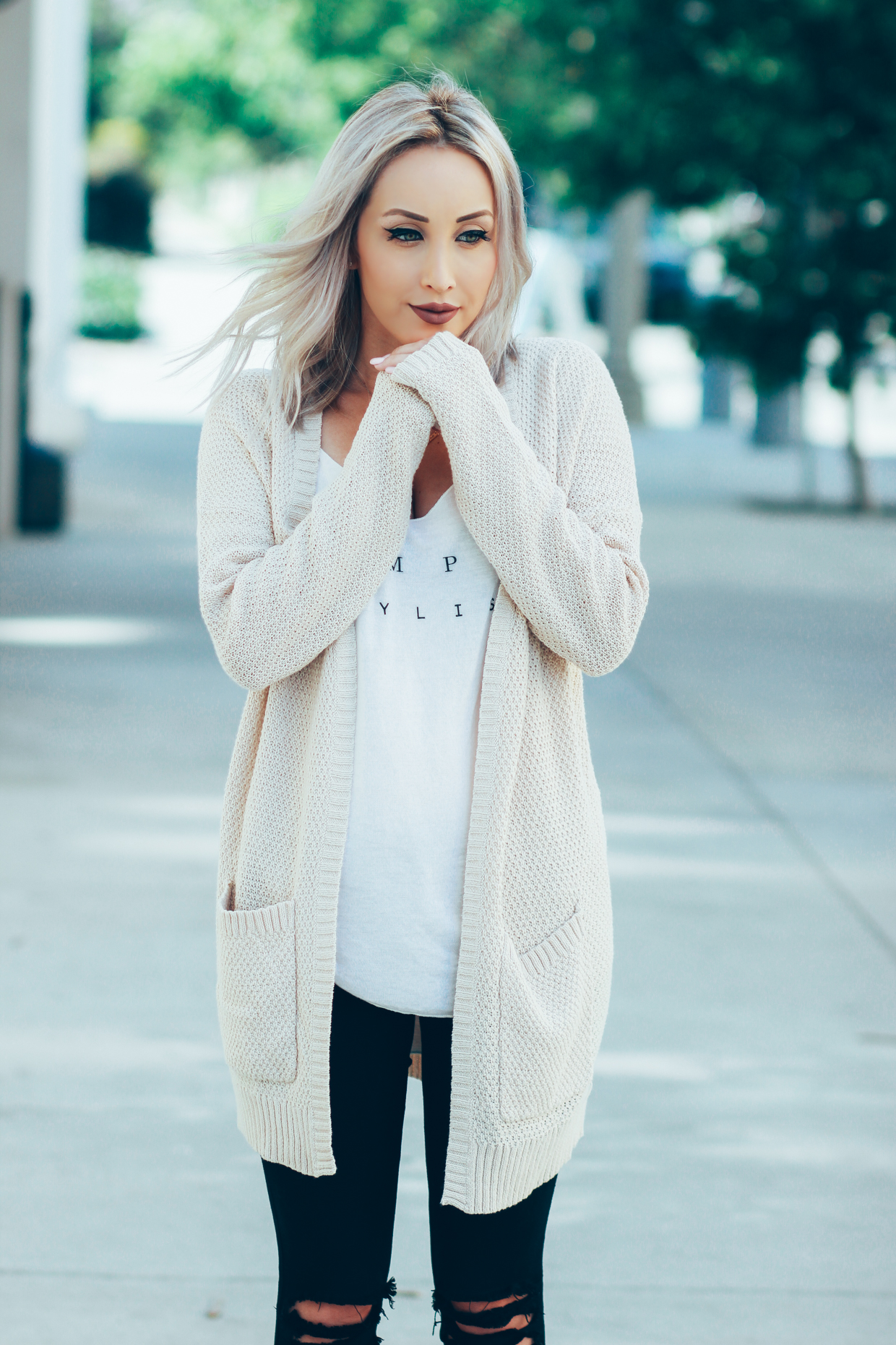 Blondie in the City | Casual #OOTD | Distressed Jeans | "A $60 Cardigan That Is Totally Worth The Splurge" @urbanoutfitters