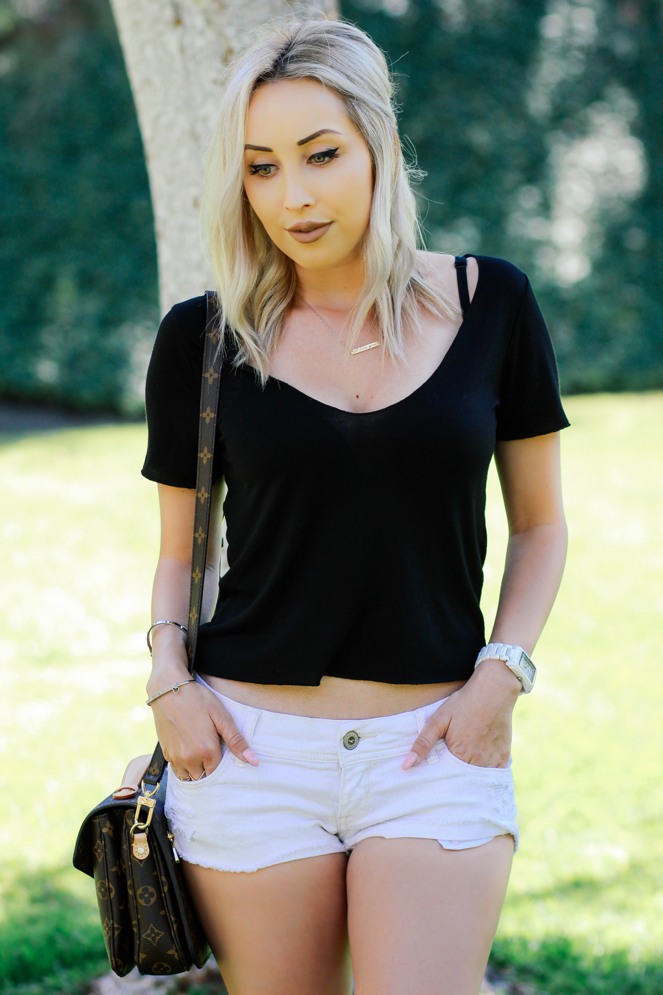 Blondie in the City | Simple Summer Outfit | Cropped Tee from @urbanoutfitters | Louis Vuitton Pochette Metis