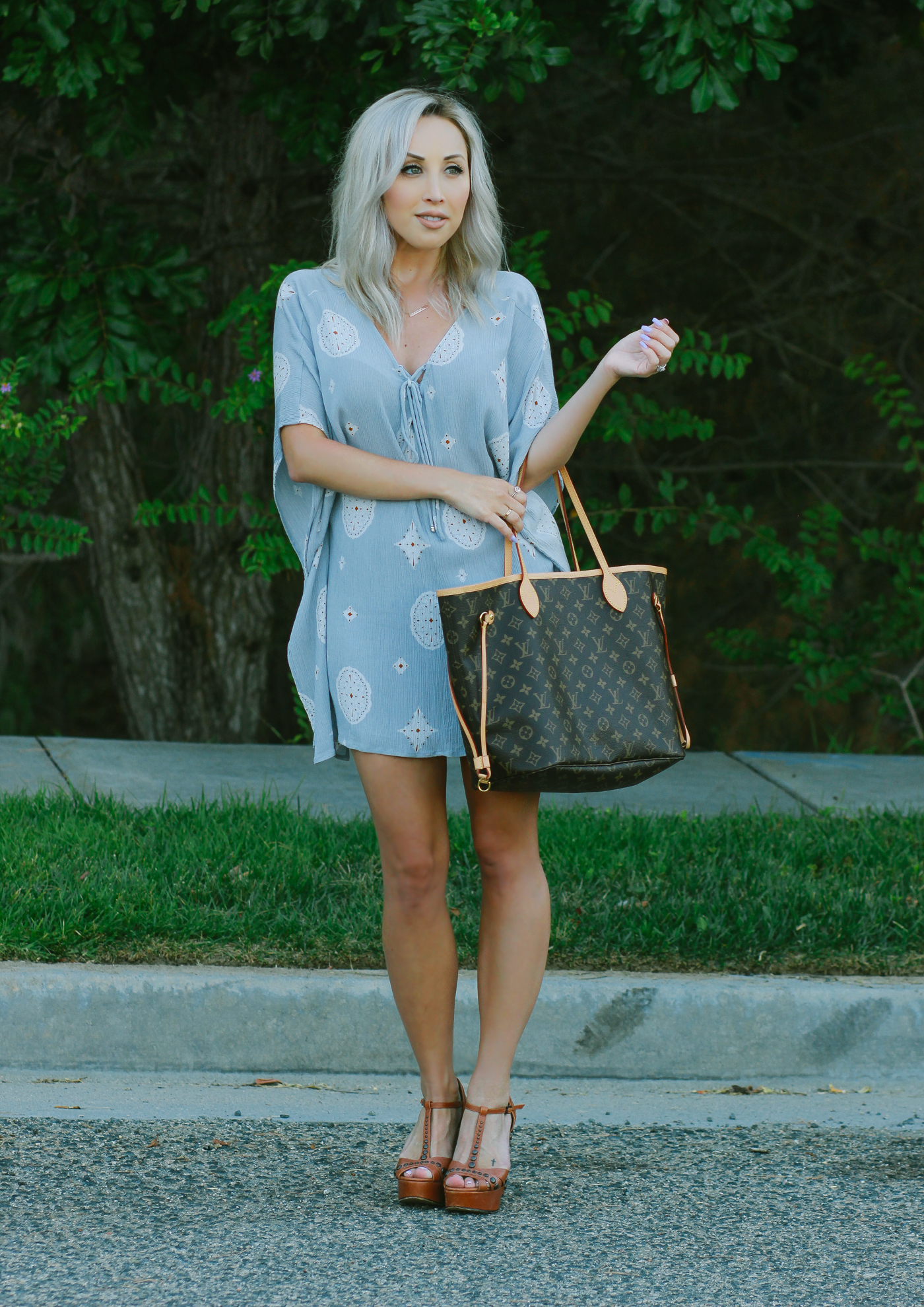 Blondie in the City | Pastel Blue Tunic | Vince Camuto Wedges | Louis Vuitton Neverfull Bag