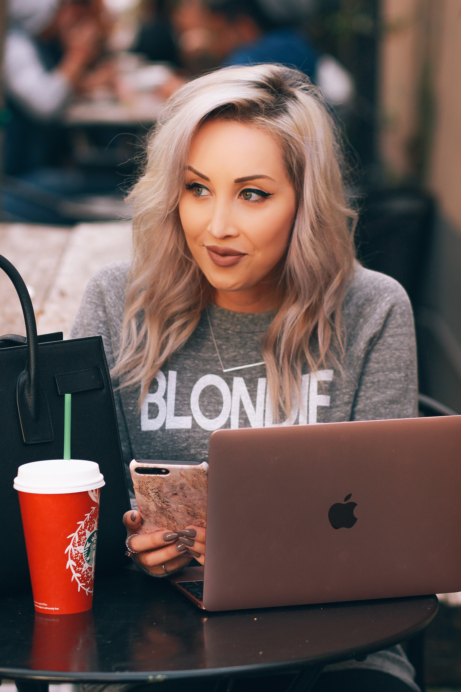 Blondie in the City | The Top 8 iPhone Apps Every Social Girl Needs