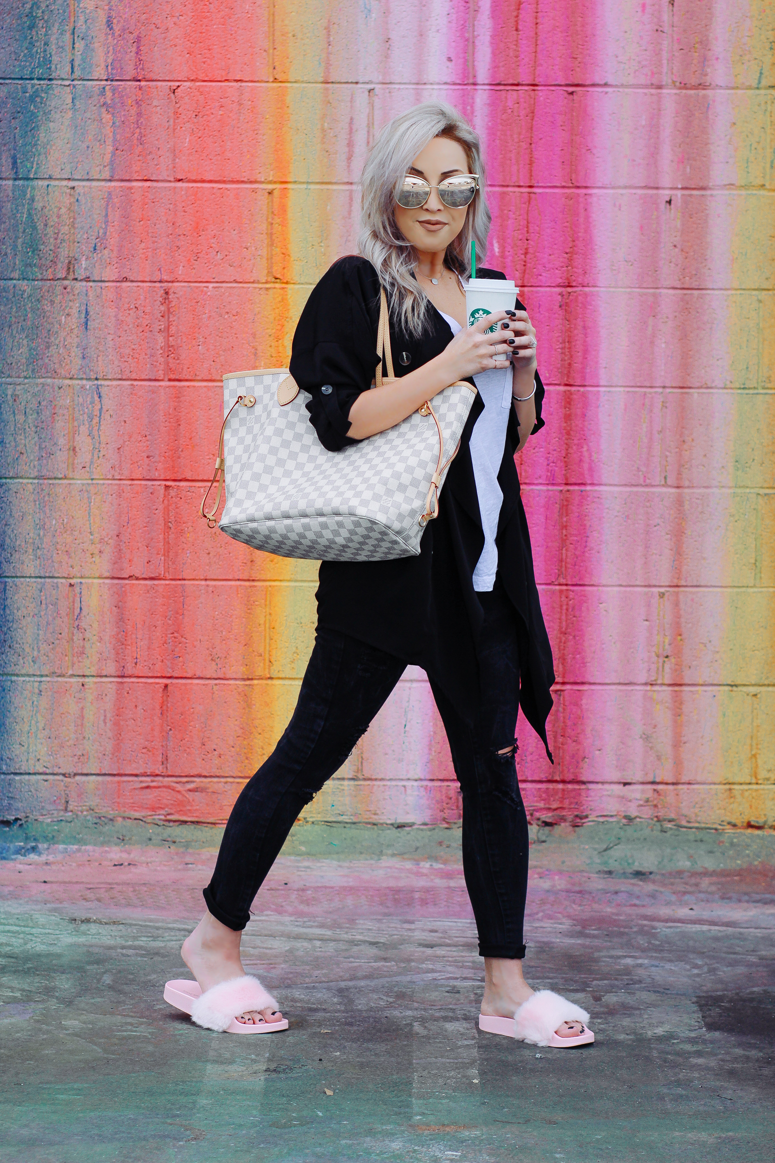 Blondie in the City | Checkered Louis Vuitton Neverfull Bag | Pink Fuzzy Slippers | Mirrored Sunglasses