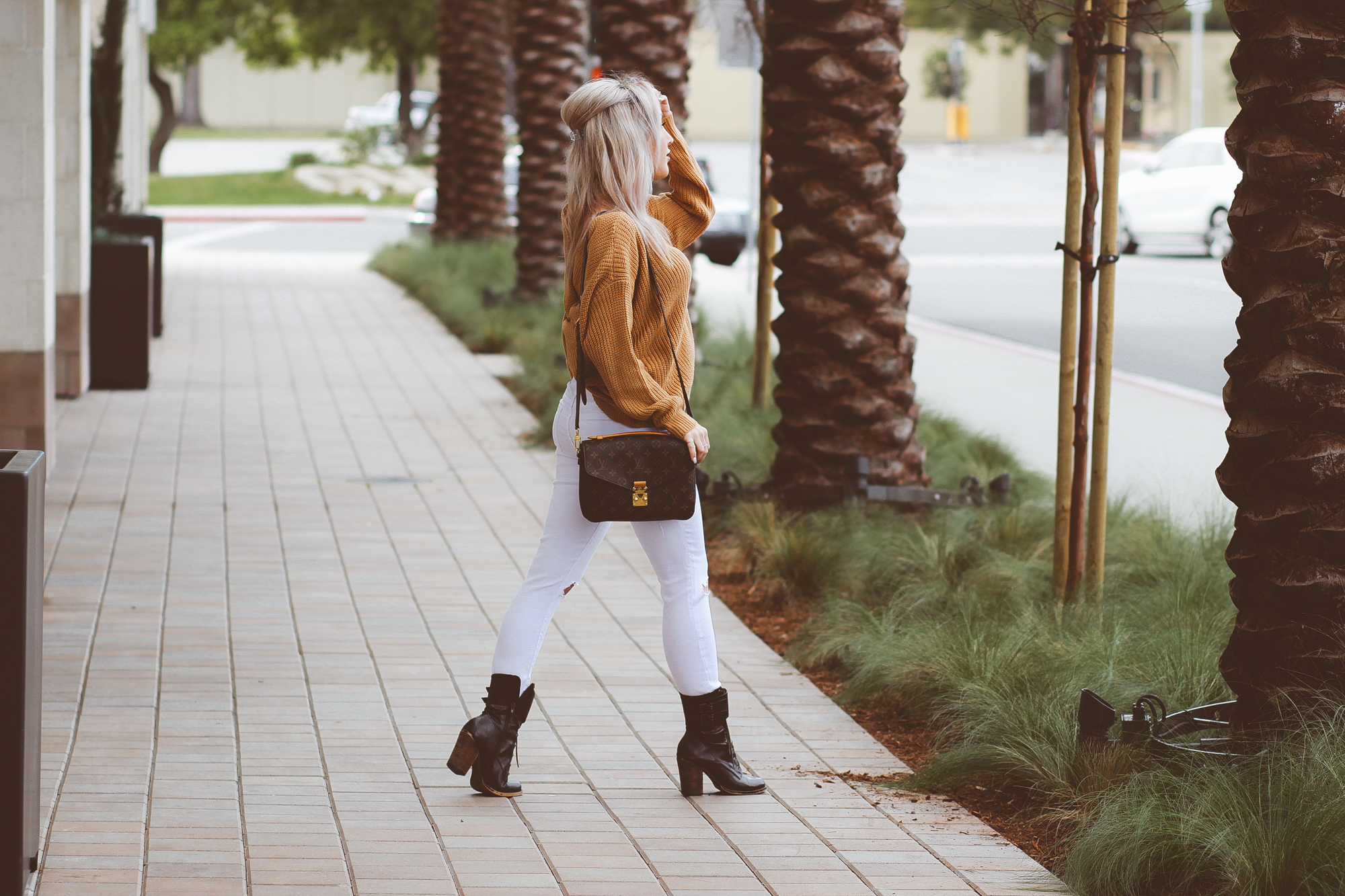 Blondie in the City | White Ripped Jeans by @tractrjeans | Brown Oversized Sweater | Louis Vuitton Pochette Metis