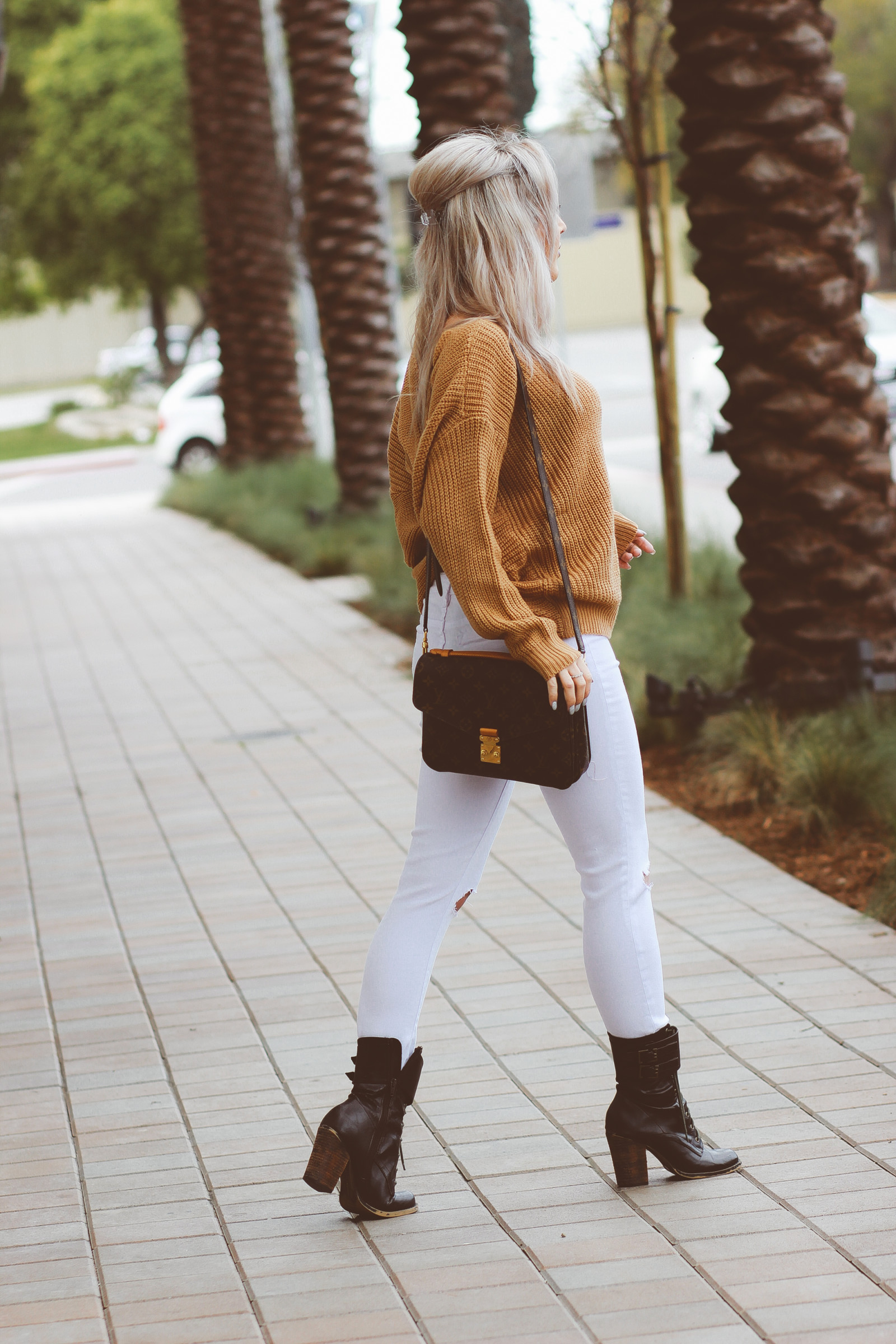 Blondie in the City | White Ripped Jeans by @tractrjeans | Brown Oversized Sweater | Louis Vuitton Pochette Metis