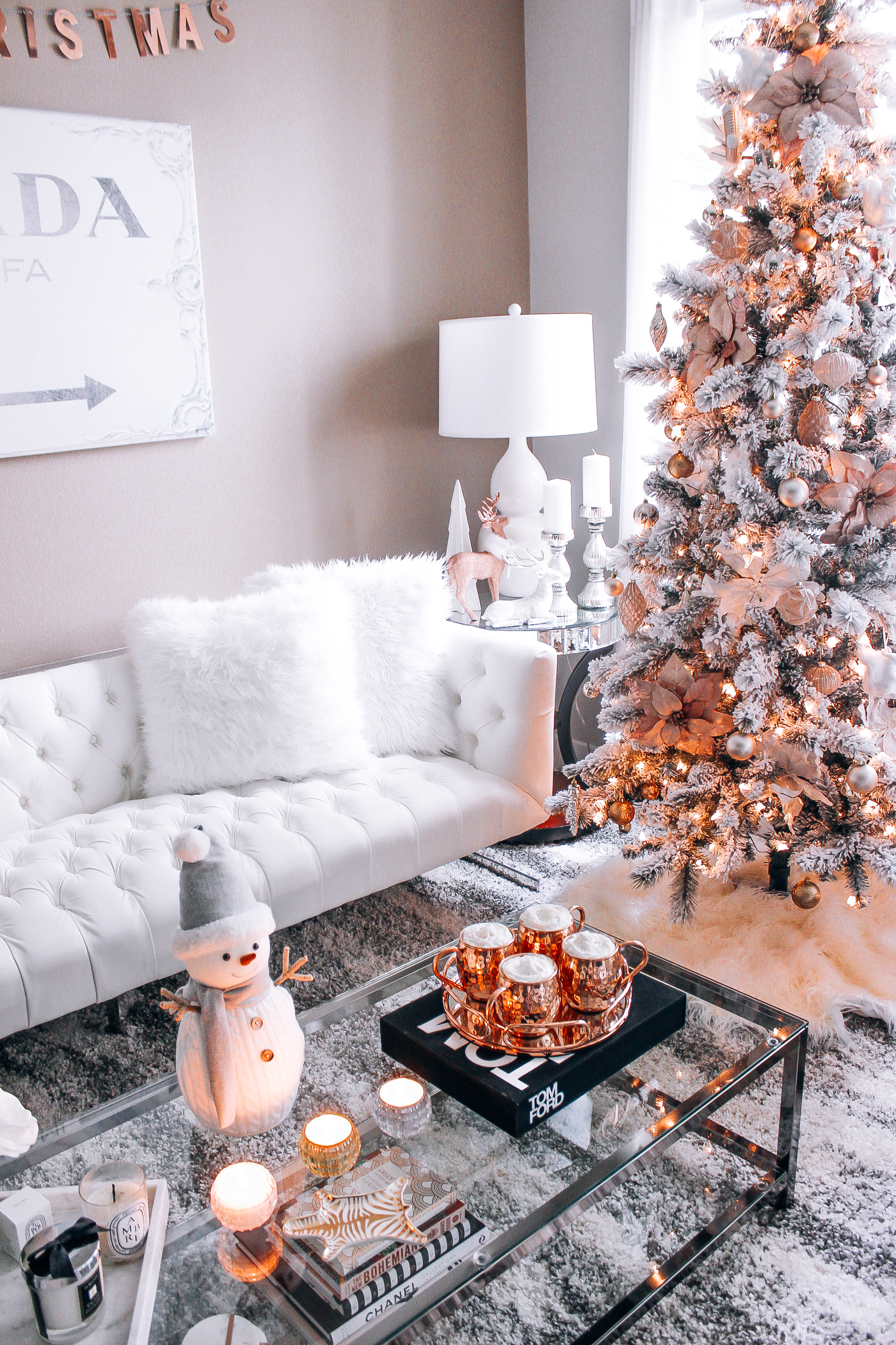 Christmas Decor | Blondie in the City | Pink & Rose Gold Christmas Decor | Hot Chocolate in Moscow Mules
