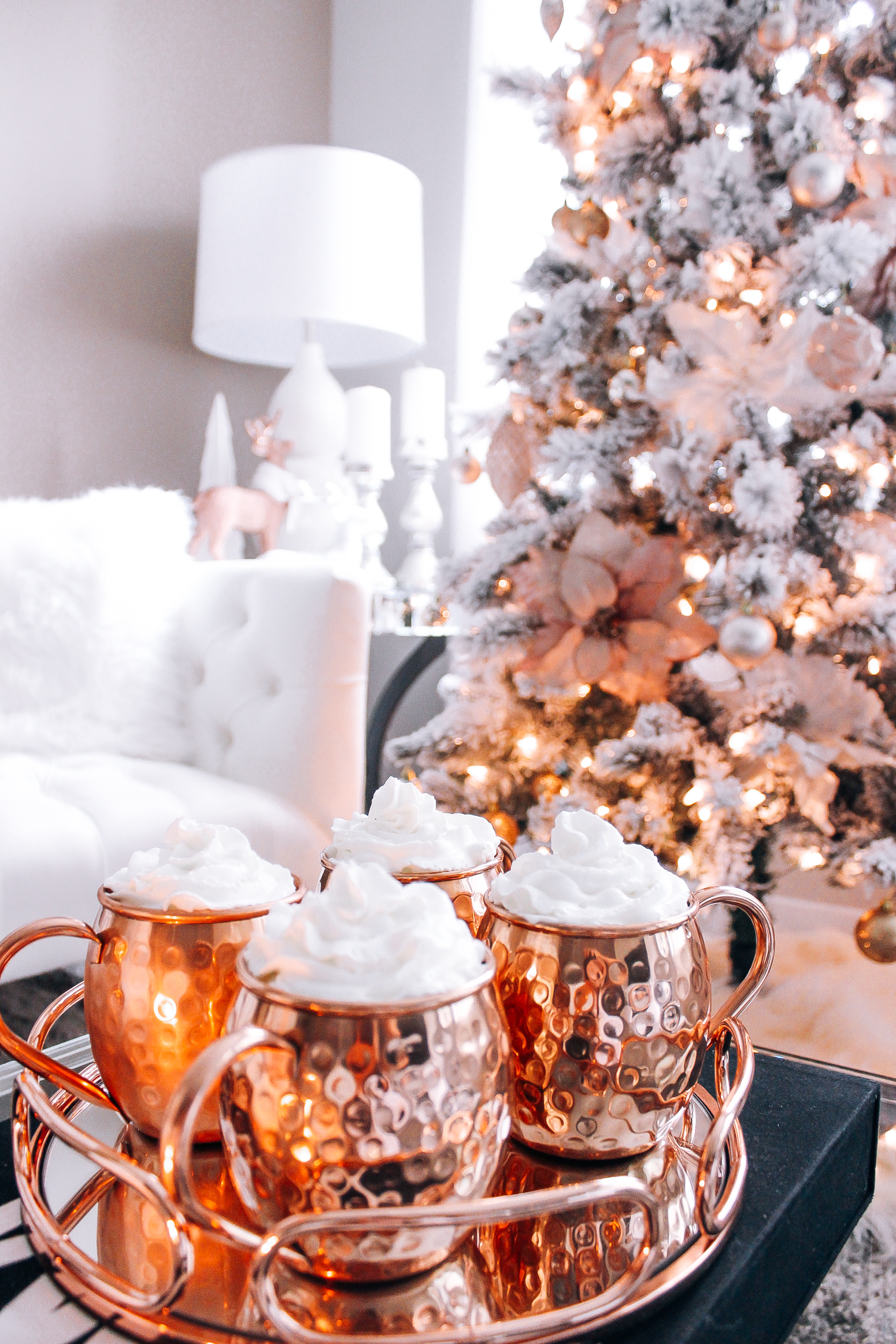 Christmas Decor | Blondie in the City | Pink & Rose Gold Christmas Decor | Hot Chocolate in Moscow Mules