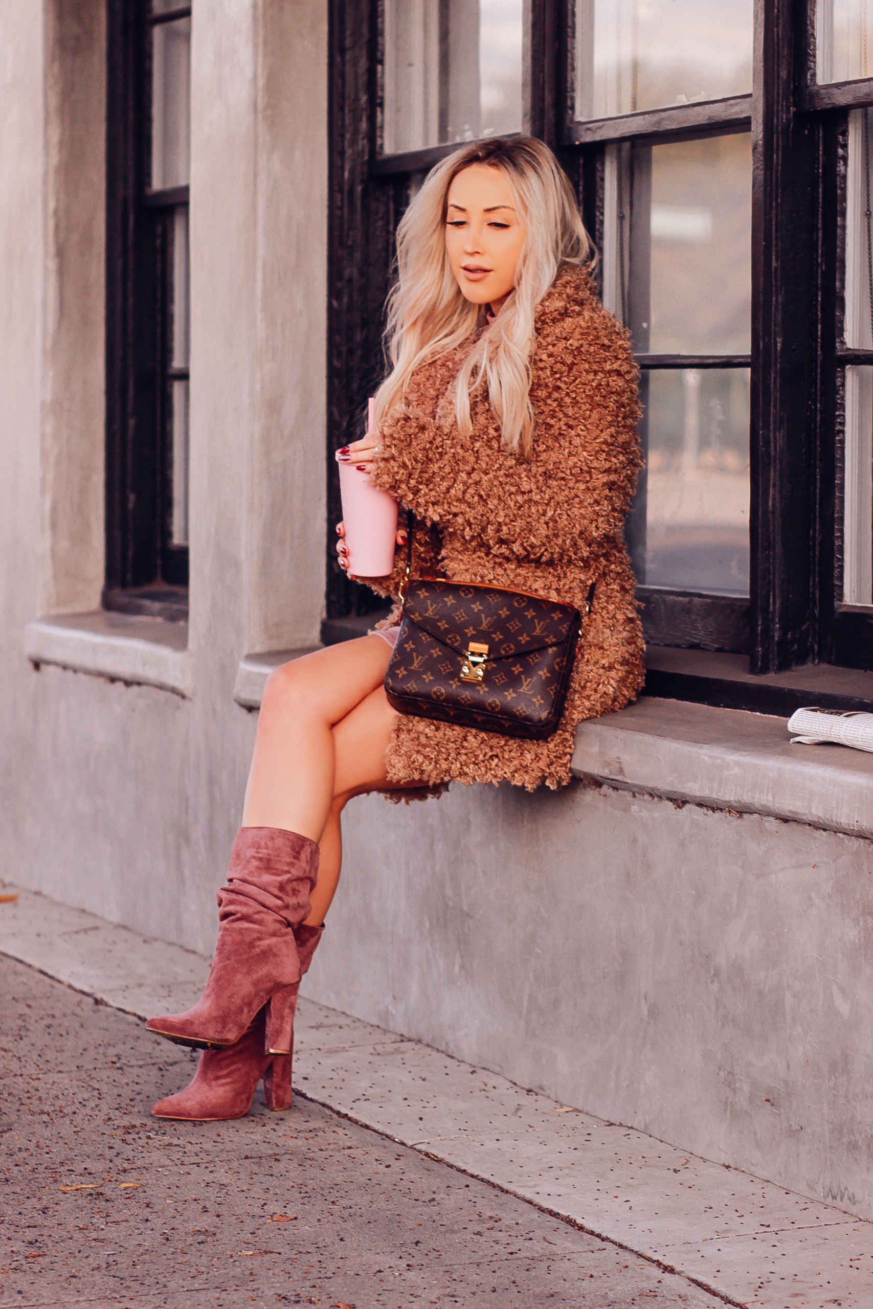 Pink Bodycon Dress, Mauve Suede Boots | Louis Vuitton Pochette Metis | Blondie in the City