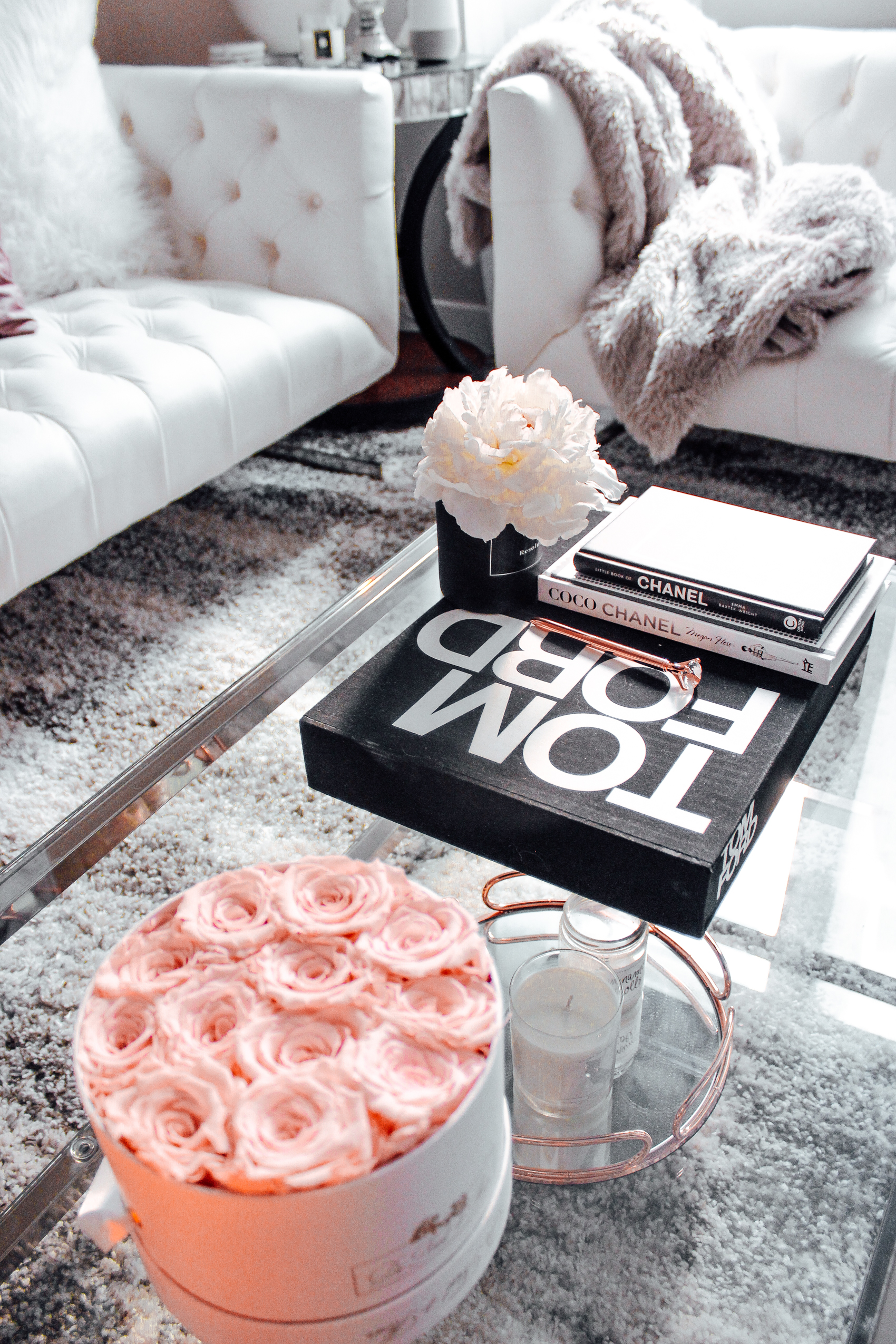 Valentine's Day Vibes w/ Chesapeake Bay Candles | Blondie in the City by Hayley Larue | Home Decor | Apartment Living room decor