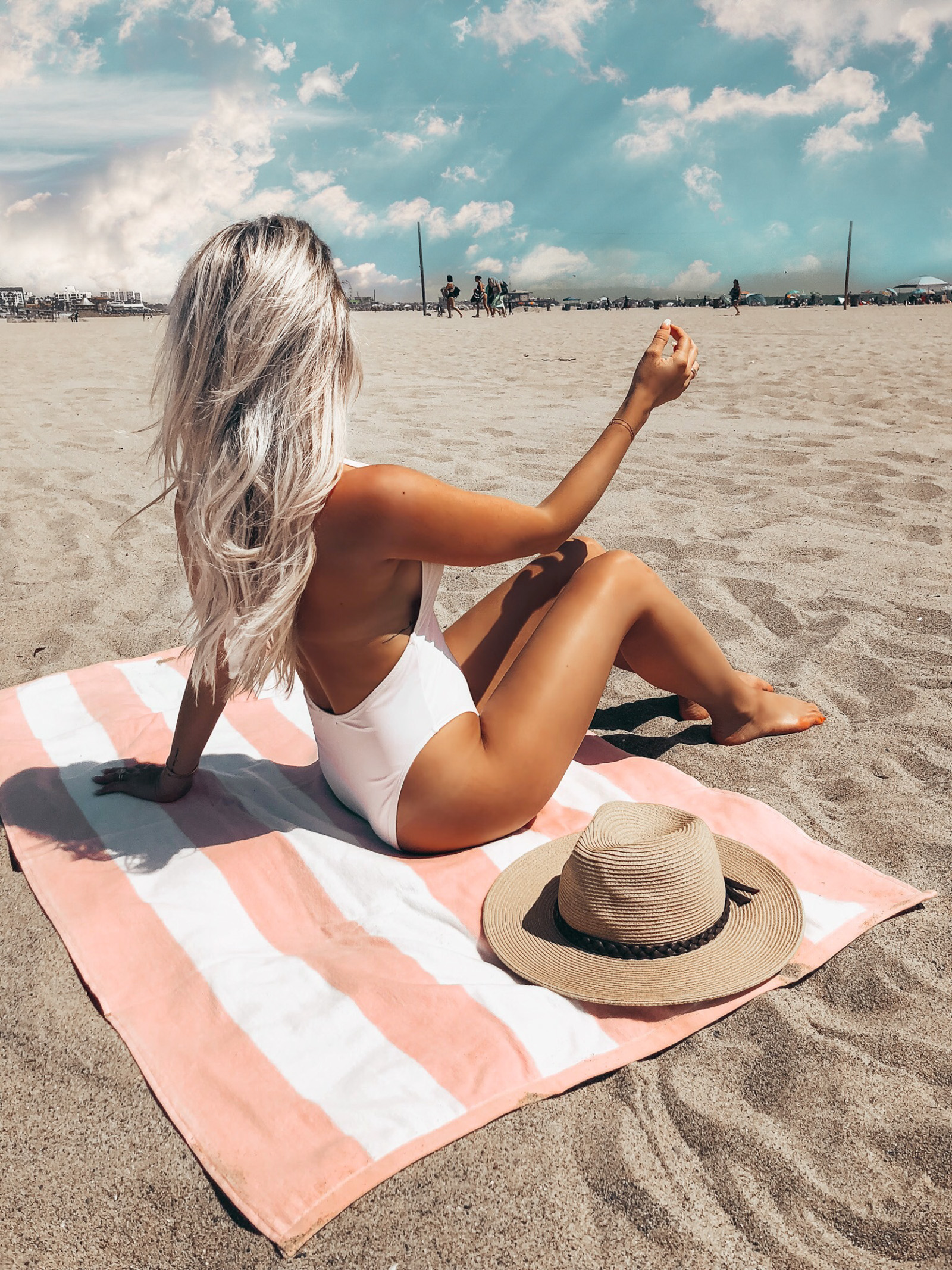 Summer Essentials List | Summer Guide | Blondie in the City by Hayley Larue