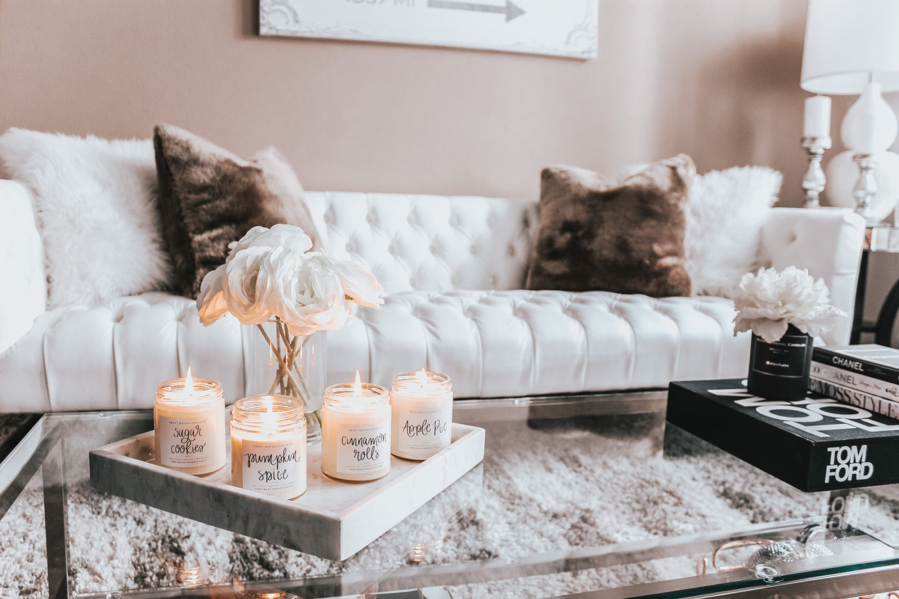 The Best Holiday Candles That Will Have Your Home Smelling Like A Bakery | Holiday Decor | Holiday inspo | Pumpkin Spice | White & Neutral Living Room | Blondie in the City by Hayley Larue 