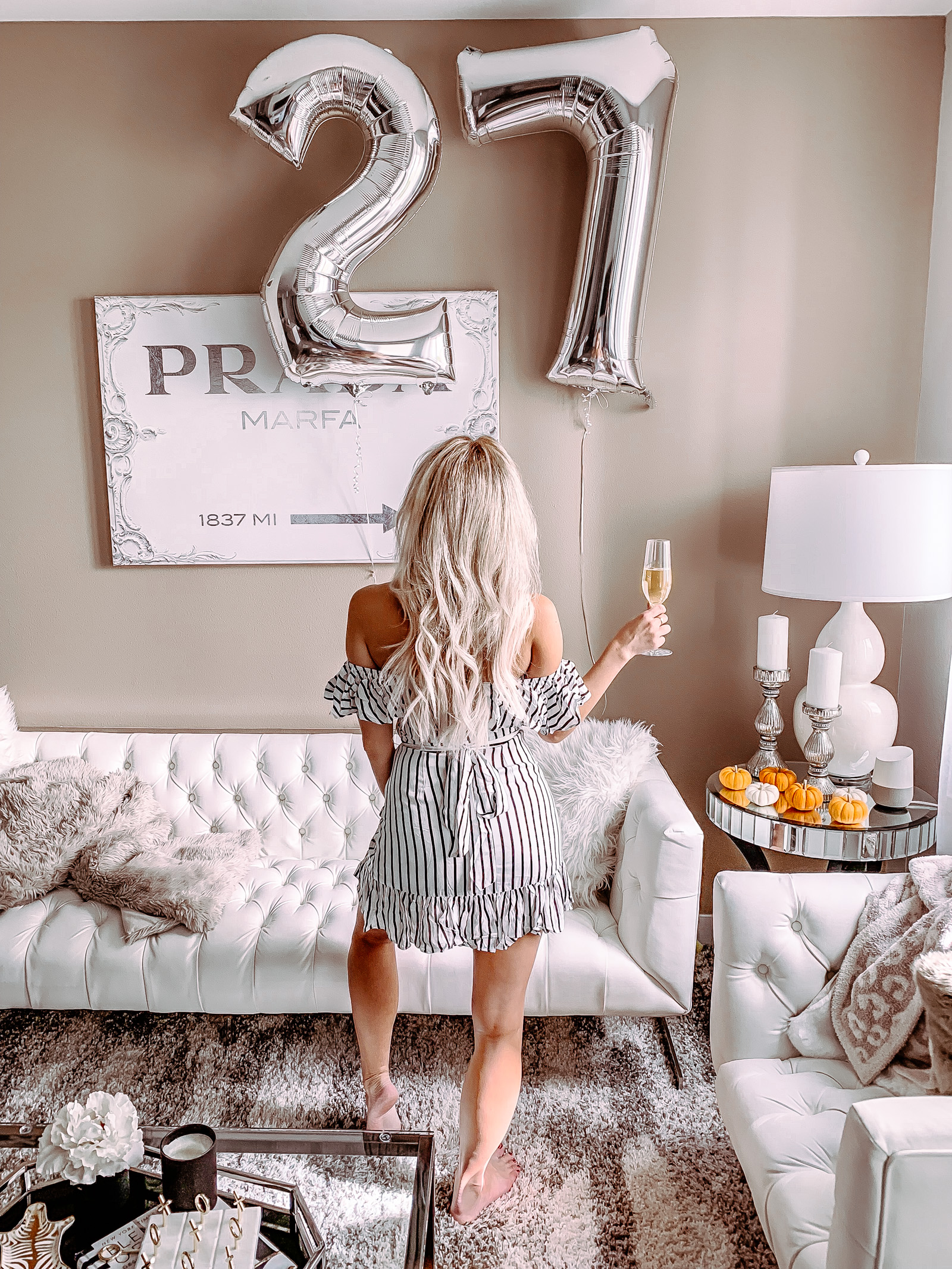 27th birthday | Birthday balloons | Birthday post ideas | Hayley Larue instagram | Home Decor | Blondie in the City by Hayley Larue
