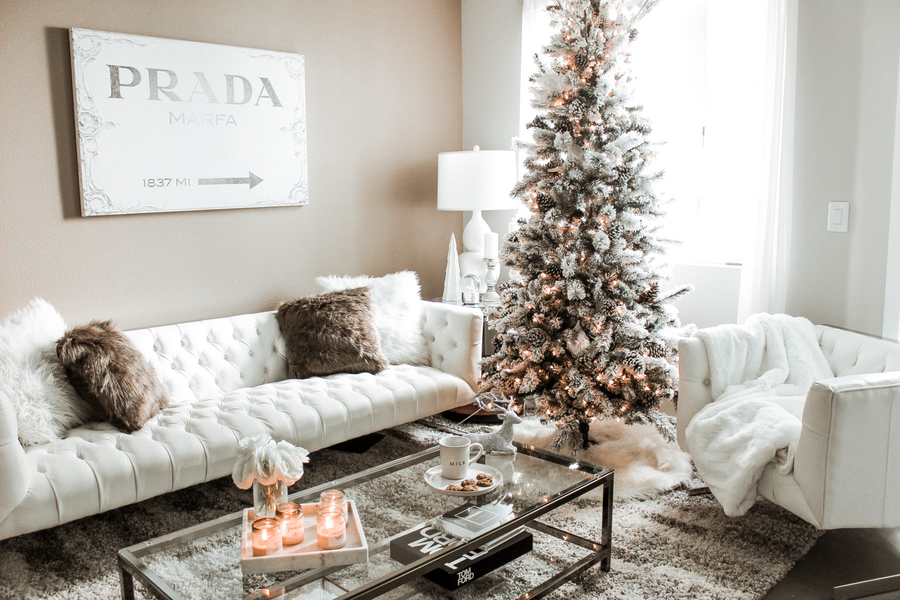 Neutral Christmas Decor | Flocked Christmas Tree | Pinecone Christmas Tree | Milk & Cookies | Hayley Larue Decor | Brown, Green, & White Christmas Decor | Blondie in the City by Hayley Larue