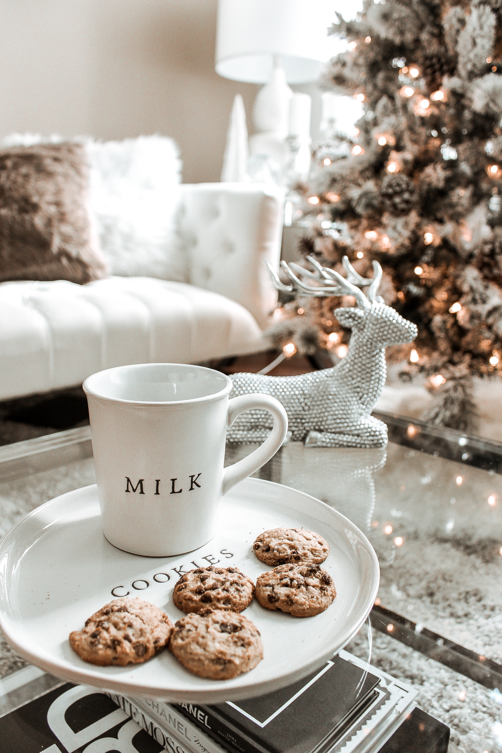 Neutral Christmas Decor | Flocked Christmas Tree | Pinecone Christmas Tree | Milk & Cookies | Hayley Larue Decor | Brown, Green, & White Christmas Decor | Blondie in the City by Hayley Larue